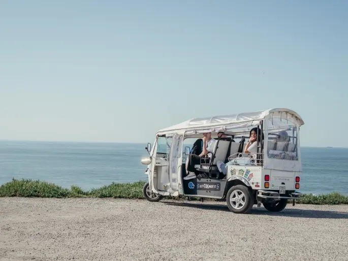Tour of Porto Tuk Tuk: Clérigos, Riverside & Ocean Views