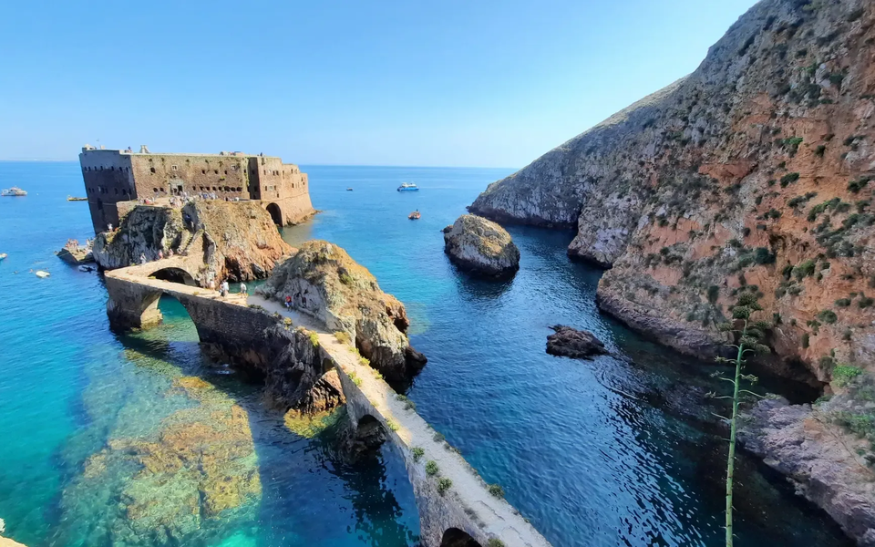 Tour of Berlengas and Óbidos Private Tour